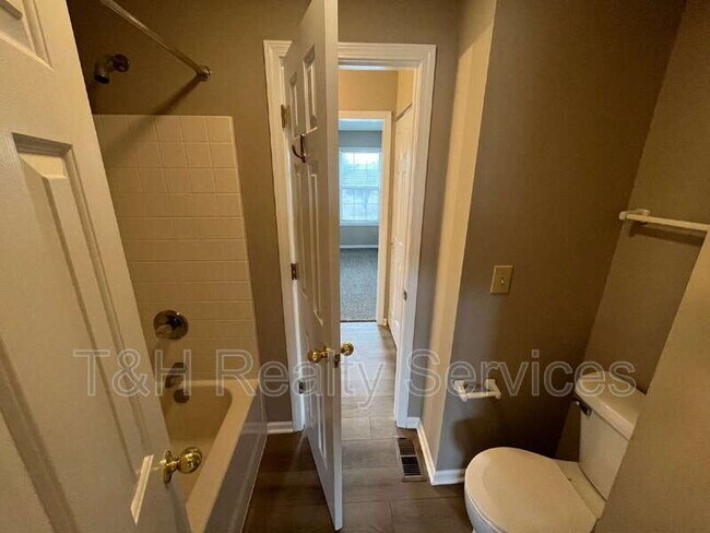 Building Photo - 1552 Brookfield Cir