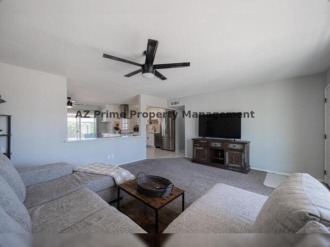 Building Photo - 8614 E Palm Ln