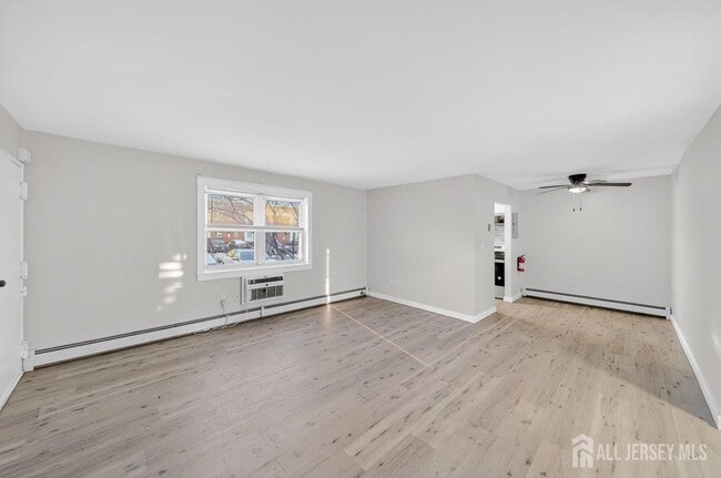 Building Photo - 289 Main St