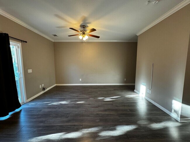 Building Photo - Highly Desirable Richmond Hill Townhome with 3 Bedroooms