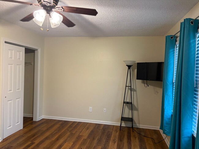 Building Photo - 2 Bedroom 2.5 Bath Home in Kitty Hawk $2150/mo