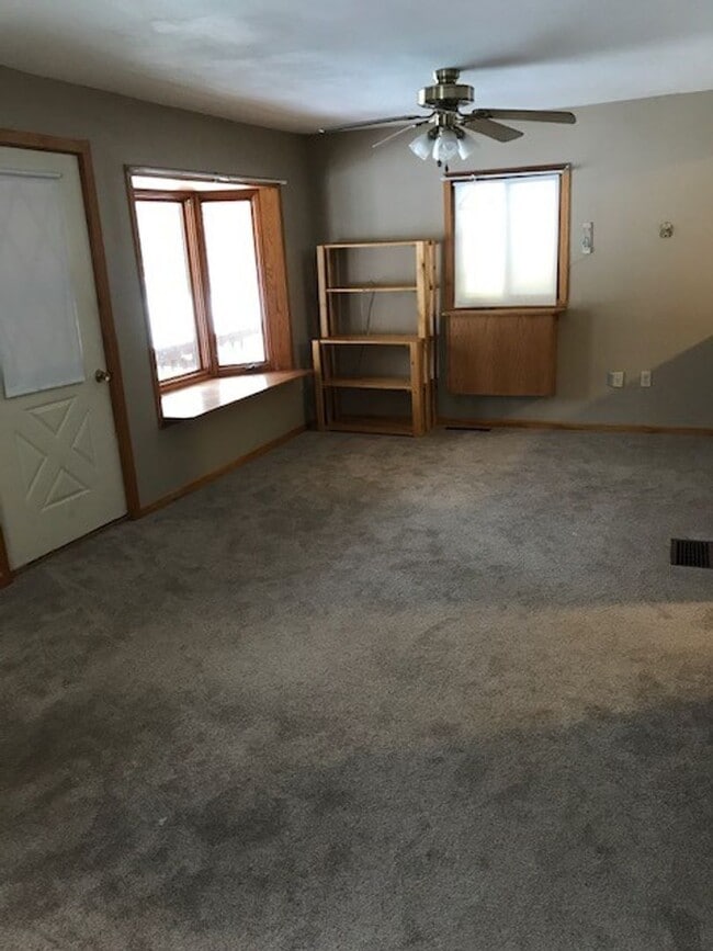 Building Photo - 4 Bedrooms, 2 Bathrooms Single Family Home in Crosslake, MN w/3 season porch