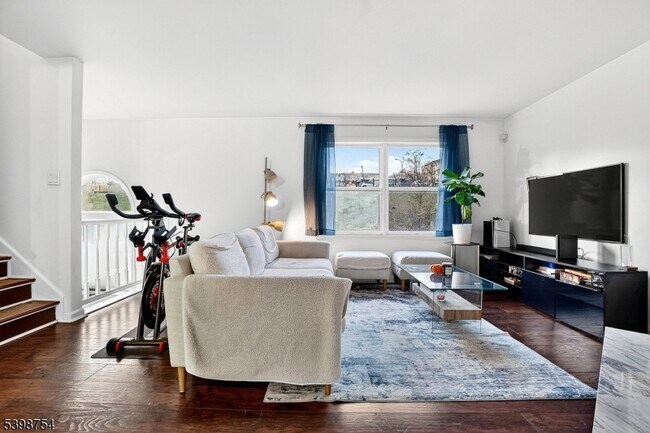 Building Photo - 121 Arlington St