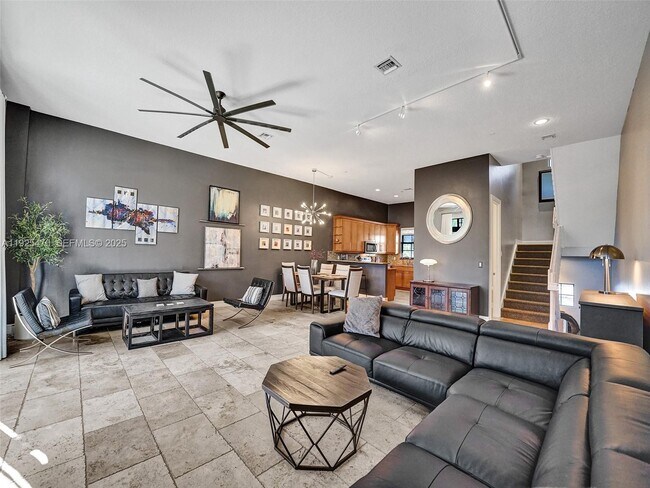 Building Photo - 2356 Wilton Dr