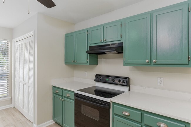 Building Photo - Delightful 3-bedroom, 2-bathroom home loca...