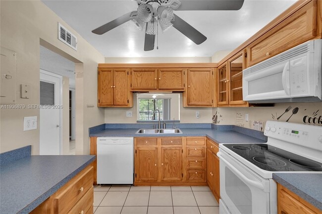 Building Photo - 1100 NW 87th Ave