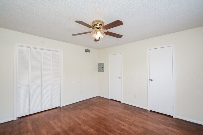 Building Photo - 2120 El Paseo St