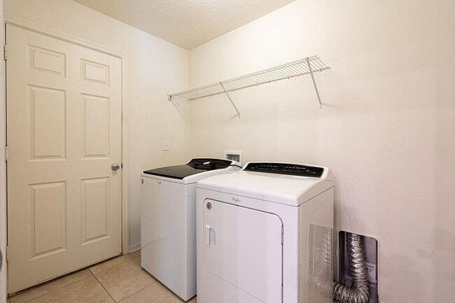 Building Photo - 3/2 Split Plan Home in Cypress Place