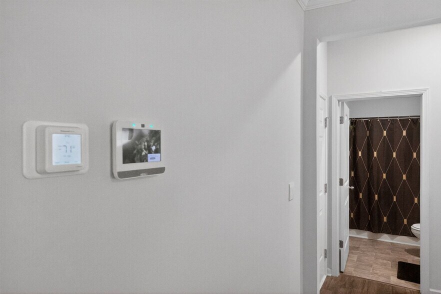 Building Photo - 4842 Layton Dr