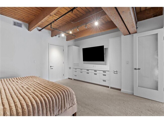Building Photo - 404 N Washington Ave