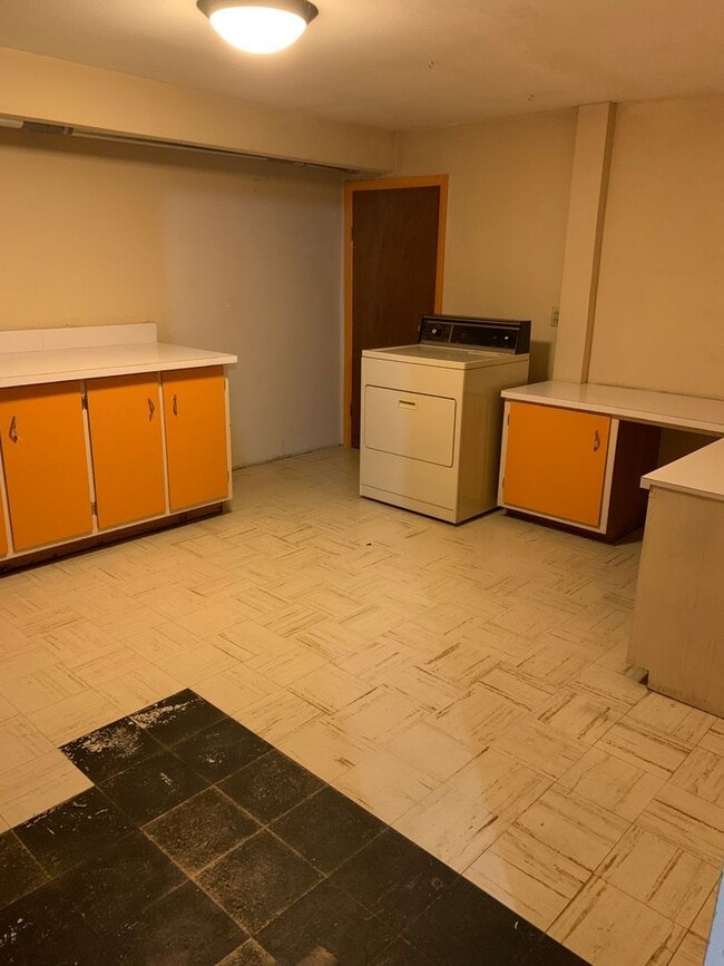 Building Photo - 4 bed/2 bath Home located in central Fort Collins off Drake