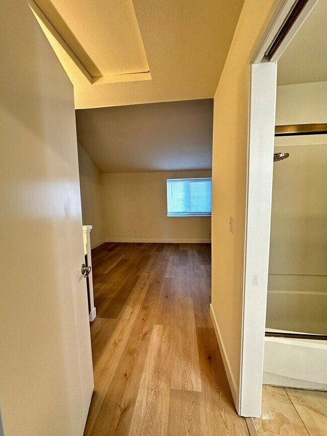 Building Photo - Cozy Beautiful Townhouse for Rent