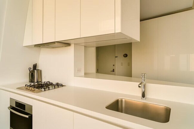 Building Photo - 76 Trinity Pl