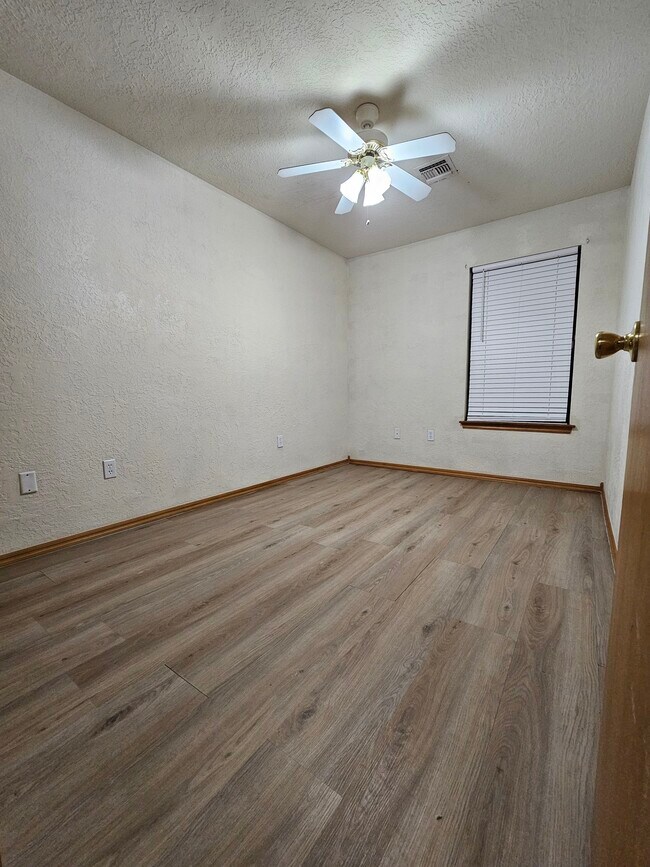 Guest Bedroom - 1905 SW E Ave