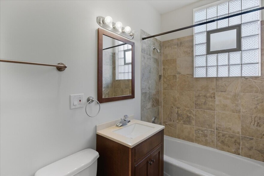 Building Photo - 4641 N Rockwell St