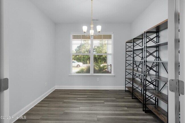 Building Photo - 916 Terraces Ln