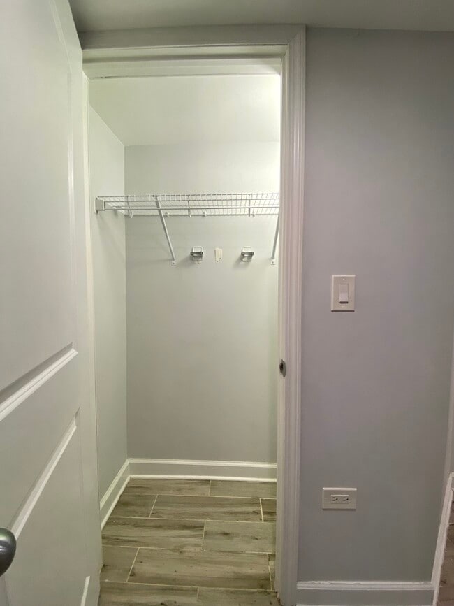 Building Photo - 1721 W Bryn Mawr Ave