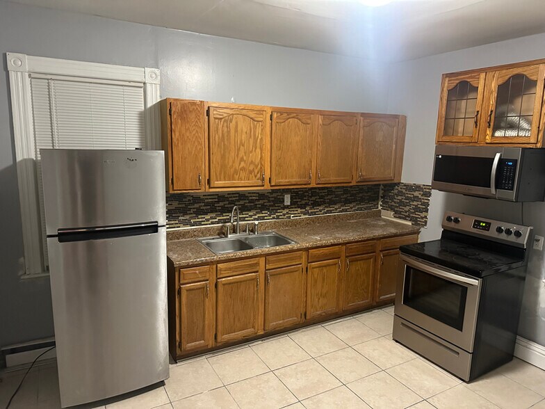 Building Photo - 106 Taylor St