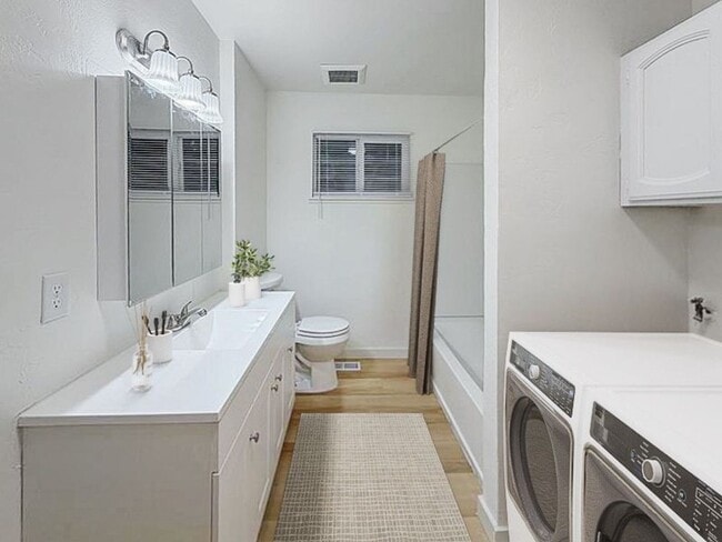 Building Photo - Davidson Triplex