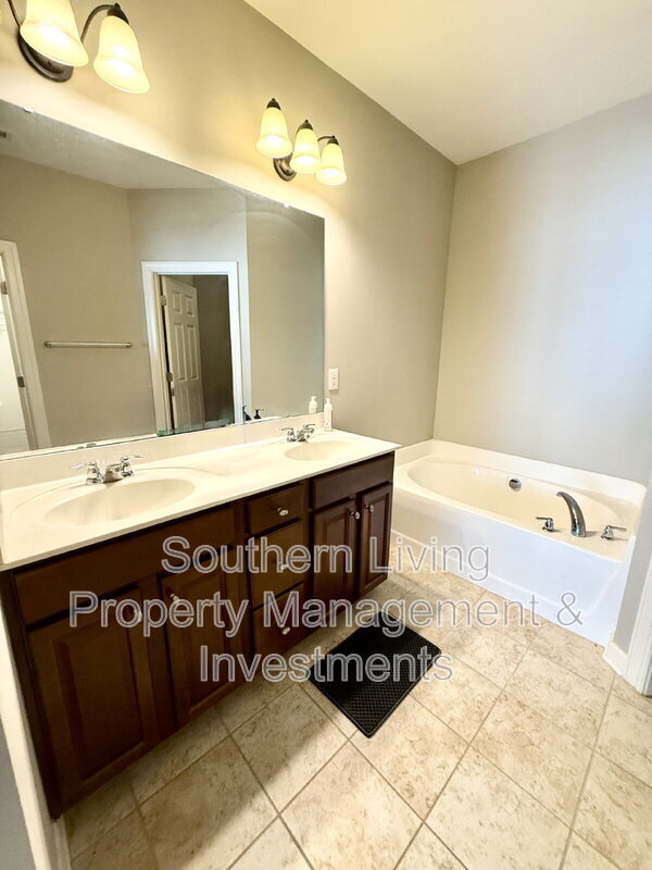 Building Photo - 11410 Felizzano Pl