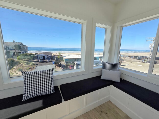 Building Photo - 121 S Miller St