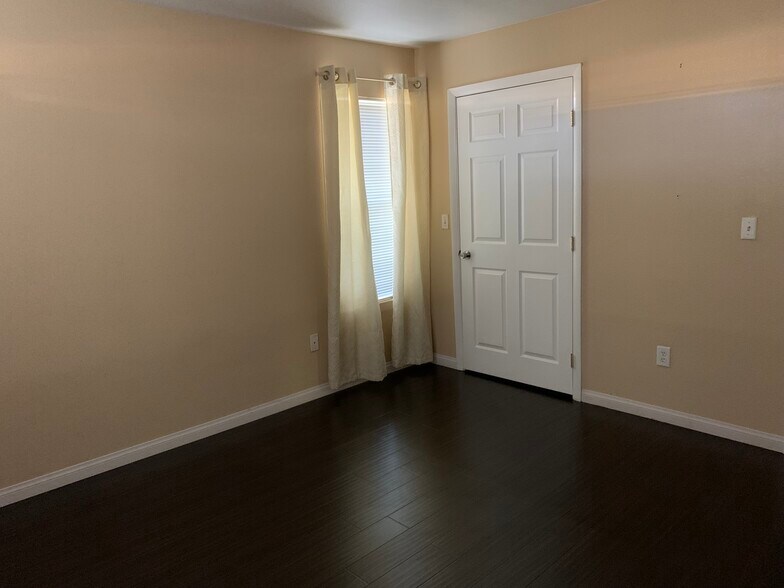 Building Photo - 2300 E Silverado Ranch Blvd