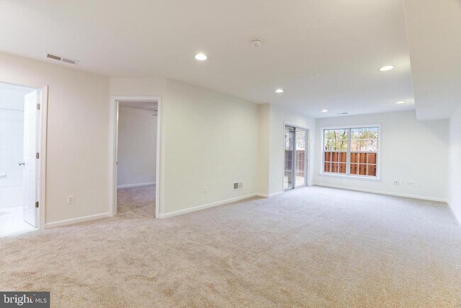 Building Photo - 42639 Chisholm Dr