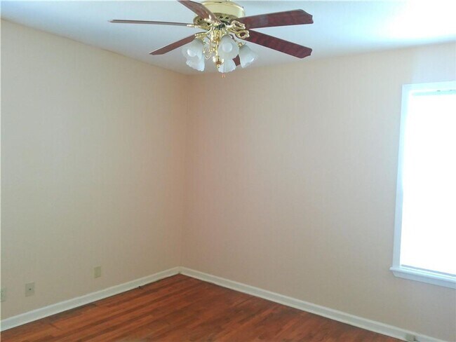 Building Photo - 1438 Ormond Dr