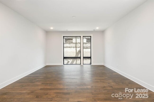 Building Photo - 1225 Minter Pl
