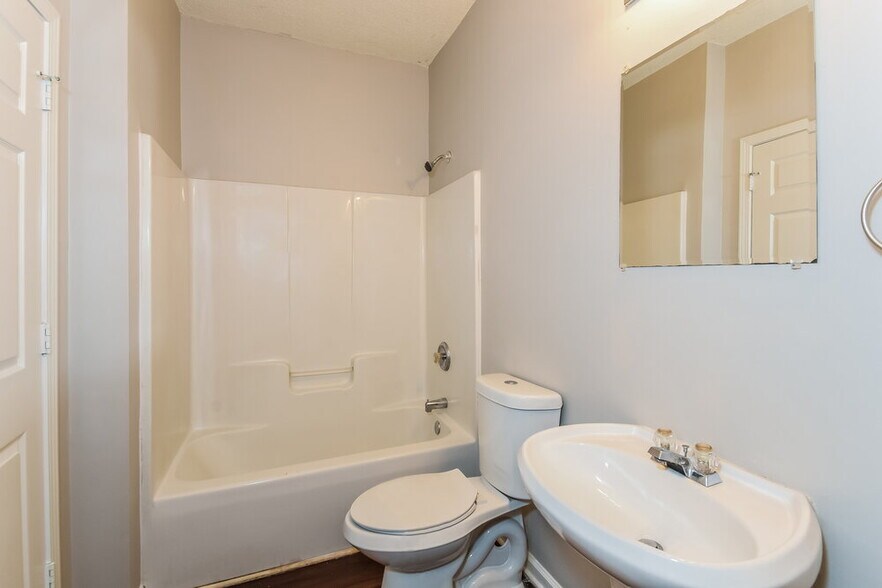 Building Photo - 1558 Blossom Dr