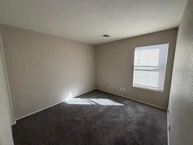 Building Photo - Beautiful 4 Bedroom Home for Rent in Goodyear!