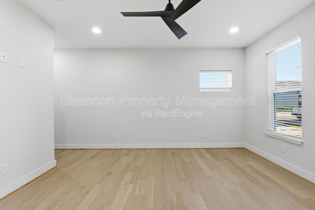 Building Photo - 2204 Lou Ellen Ln