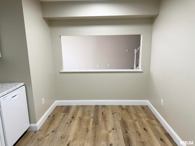 Building Photo - 3440 Villa Ridge