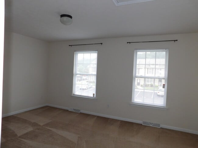 Building Photo - Tavern Grove Townhome