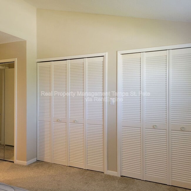 Building Photo - 12310 Capri Cir N