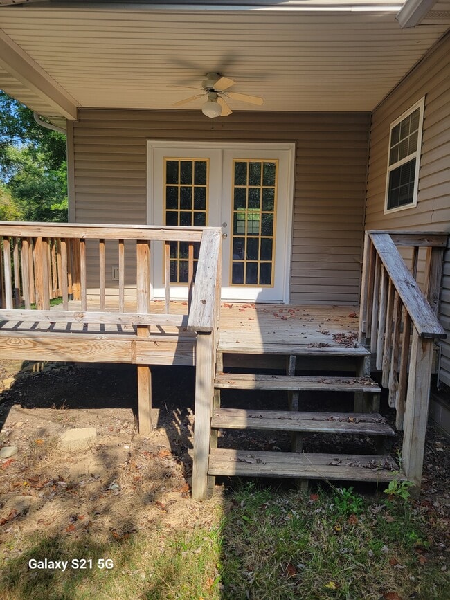 Building Photo - 253 Ivanhoe Ln