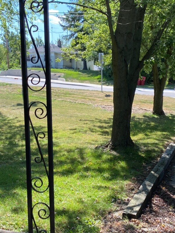 Building Photo - 8036 Lake Shore Dr