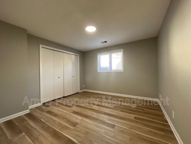 Building Photo - 440 Moffitt St