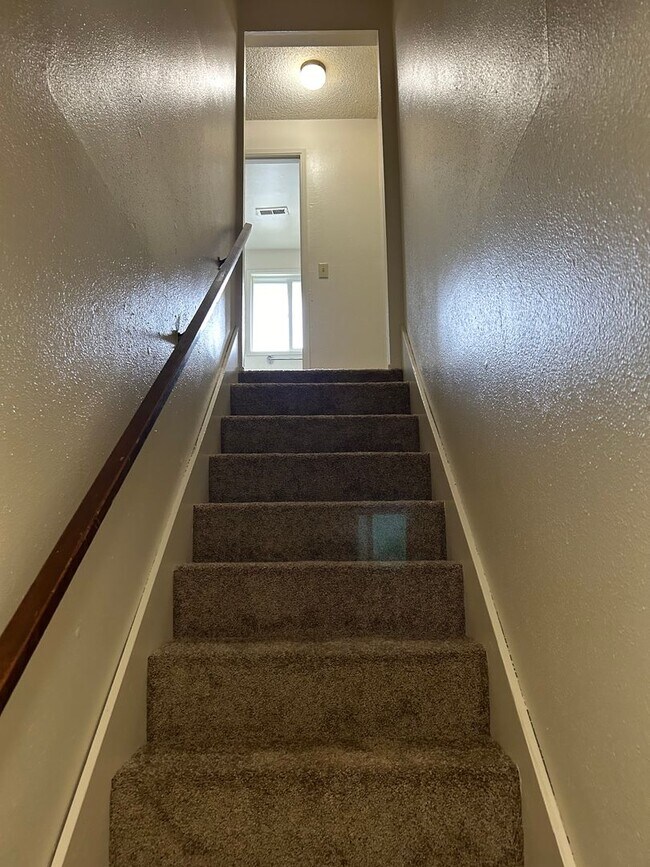 Building Photo - (894) 5th Ave Tri-Plex - 2 Bedroom / 1.5 Bathroom