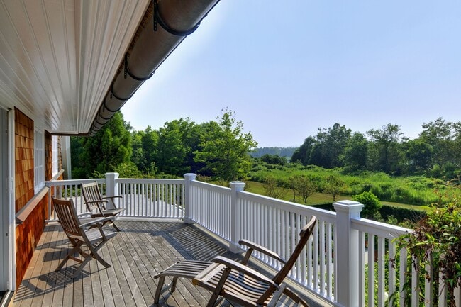 Building Photo - 587 Sagaponack Road