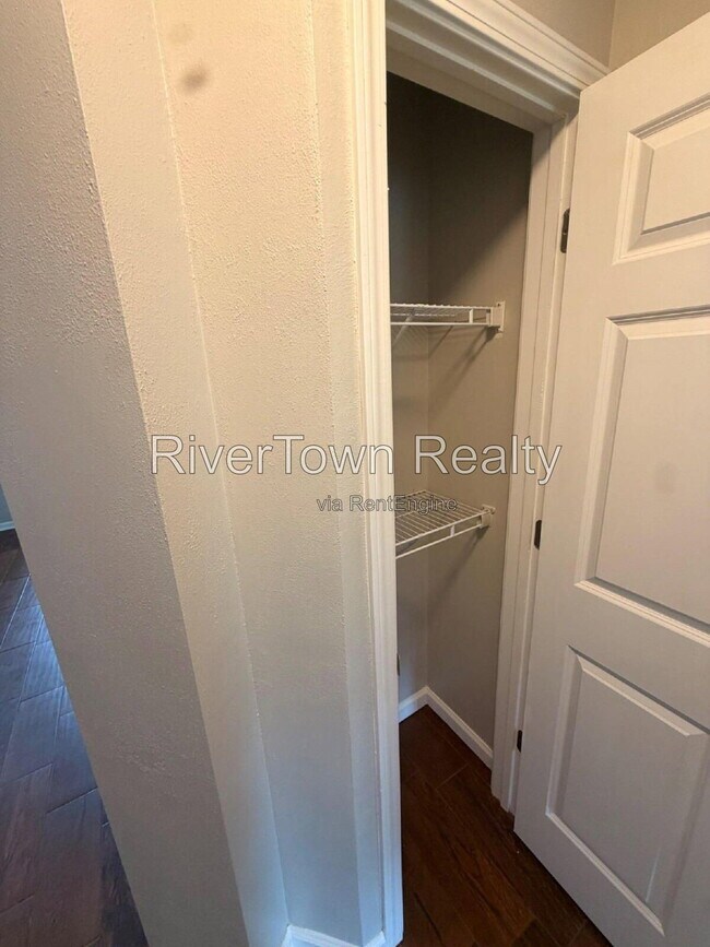 Building Photo - 10570 Pecan View Dr