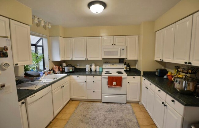 Building Photo - Gorgeous 3 bed 2 bath Johns Landing, PDX, ...