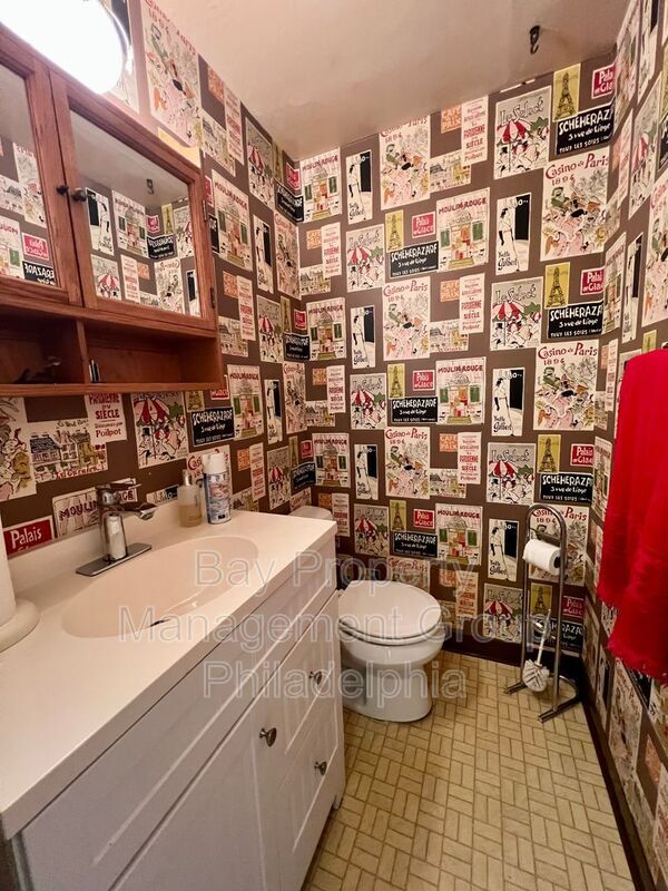 Building Photo - 303 Hedgerow Ln