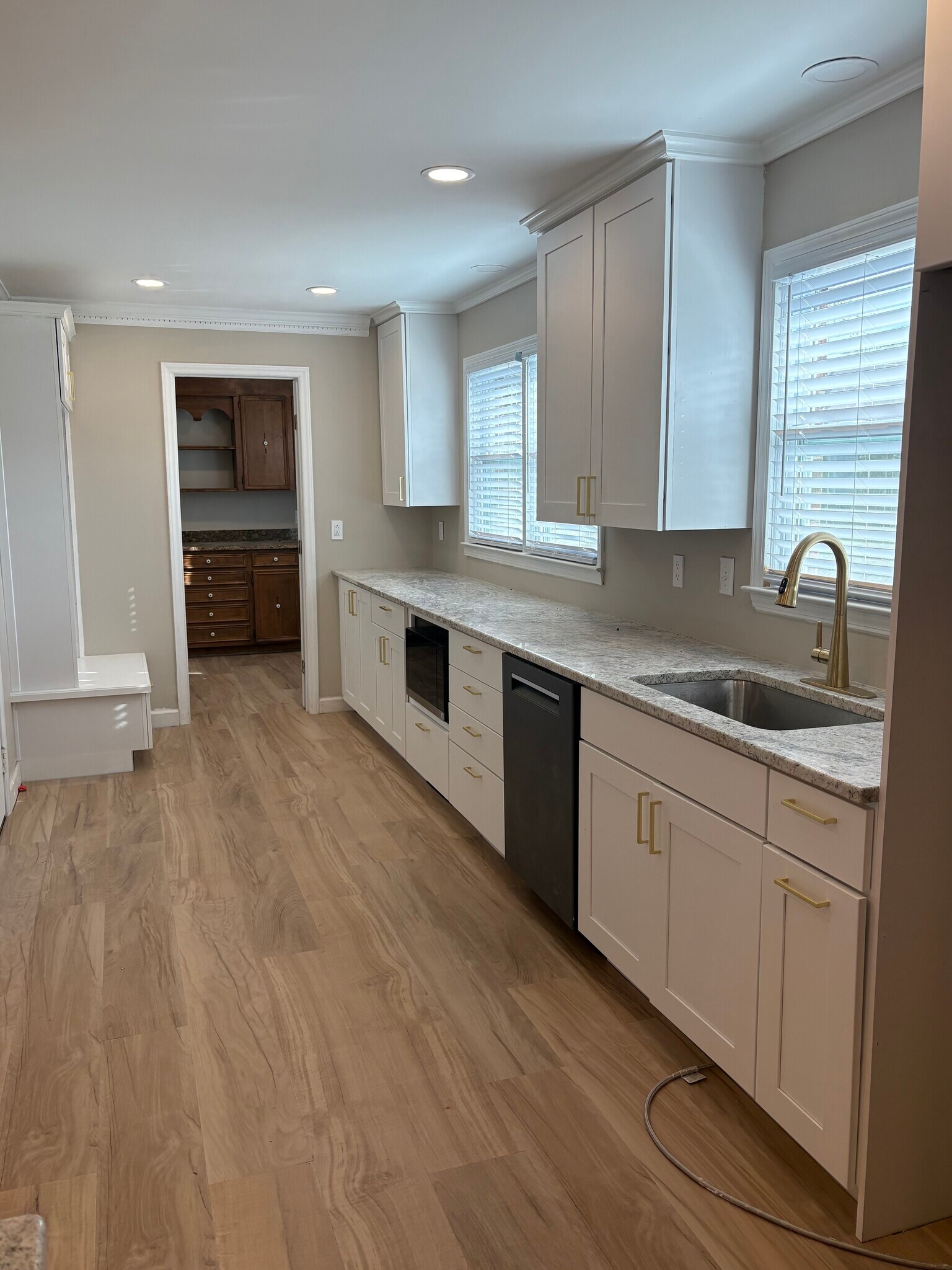 Kitchen - 304 S Almond Dr