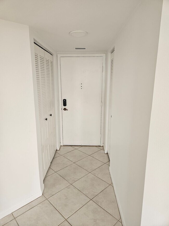 Building Photo - Move-In Special! Get November FREE When You Sign a 1-Year Lease!