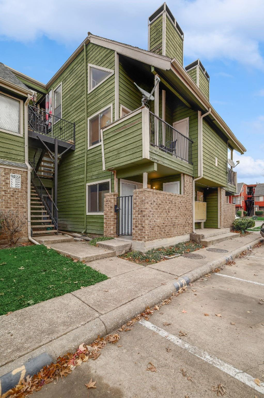 Primary Photo - 9823 Walnut St