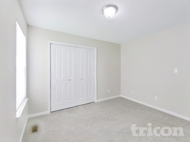 Building Photo - 1582 Tulip Ct