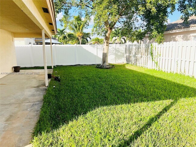 Building Photo - 4537 SW 134th Ave