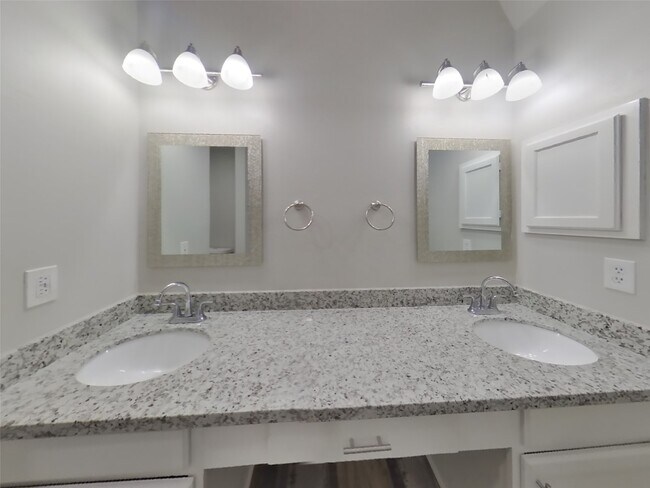 Building Photo - 7114 River Garden Dr