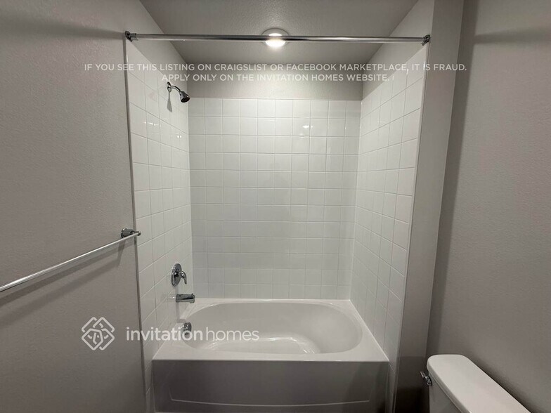 Building Photo - 4410 Trader St